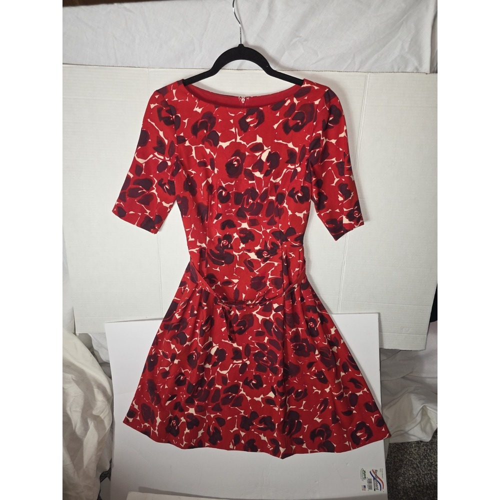 Beautiful Red Stylish And Can Be Worn For Many Occasions. In The Fashion Of The
